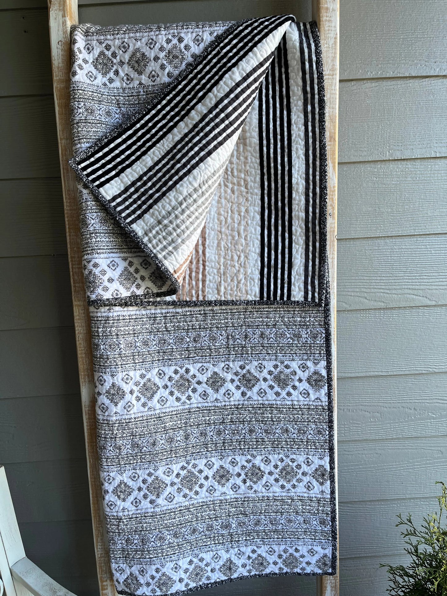 Aztec Quilt in Neutral Beauty - Bold Border Quilts and More