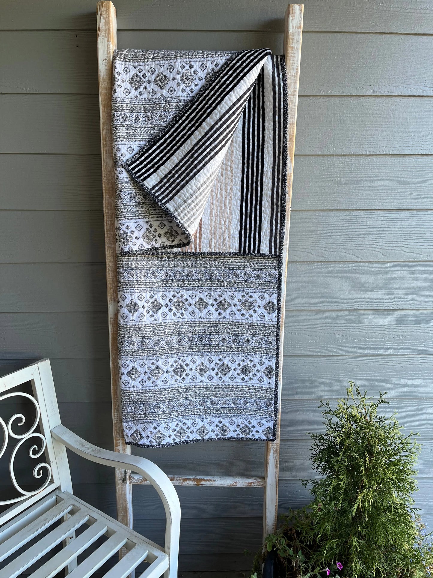 Aztec Quilt in Neutral Beauty - Bold Border Quilts and More
