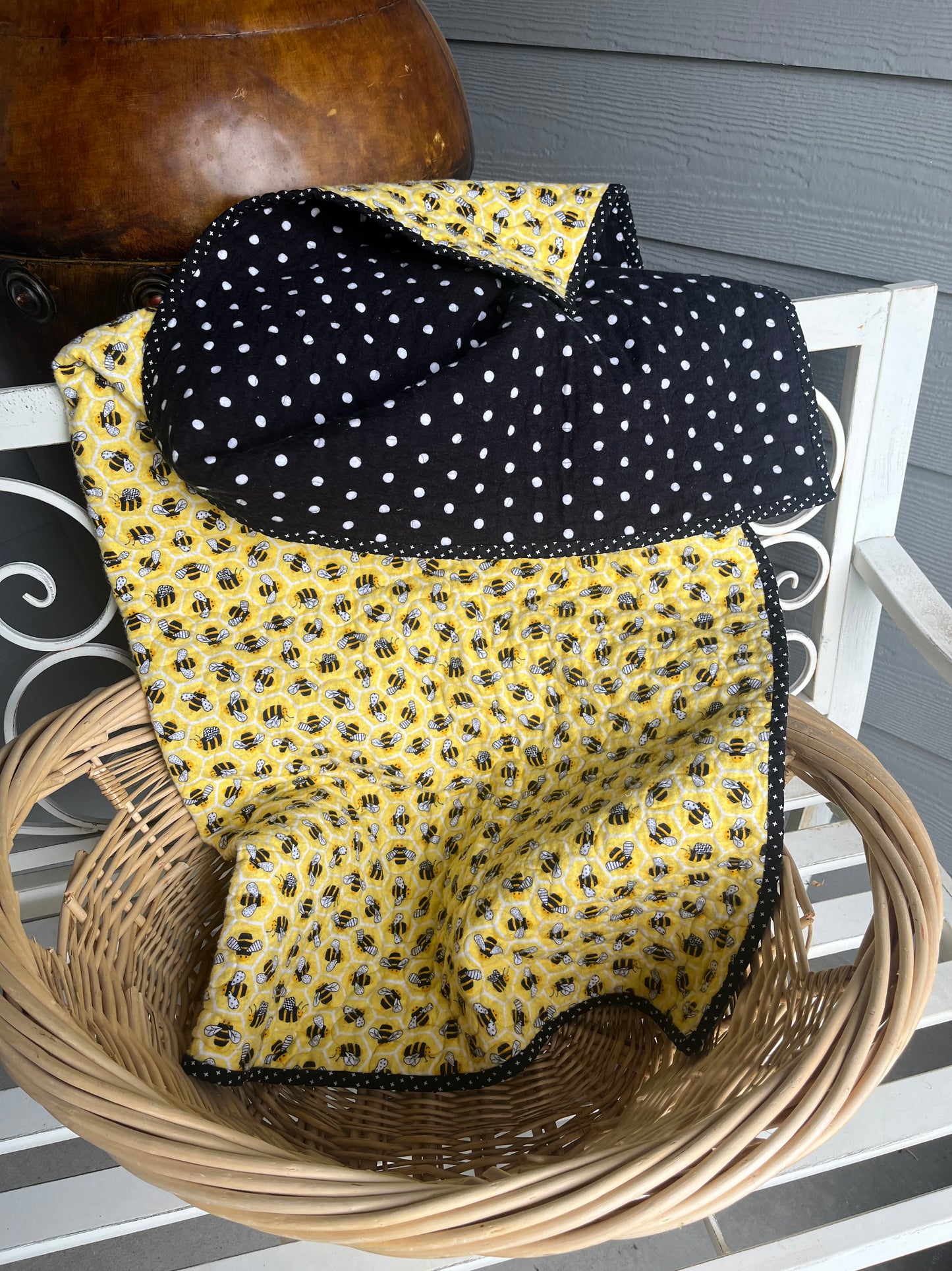 Bees Please! Baby Quilt - Bold Border Quilts and More