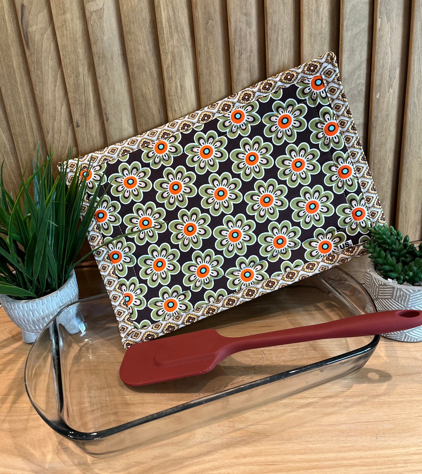 Retro Flower Large Hot Pad - Bold Border Quilts and More