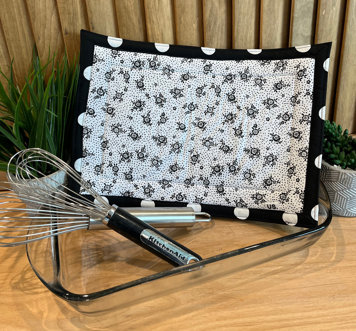 Black & White Flower with Polka Dots Large Hot Pad - Bold Border Quilts and More