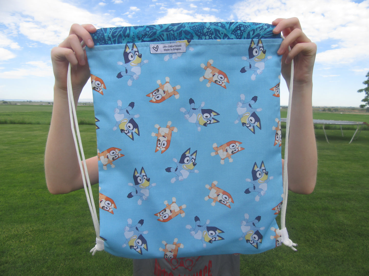 Bluey Blue White Draw String Bag - Bold Border Quilts and More
