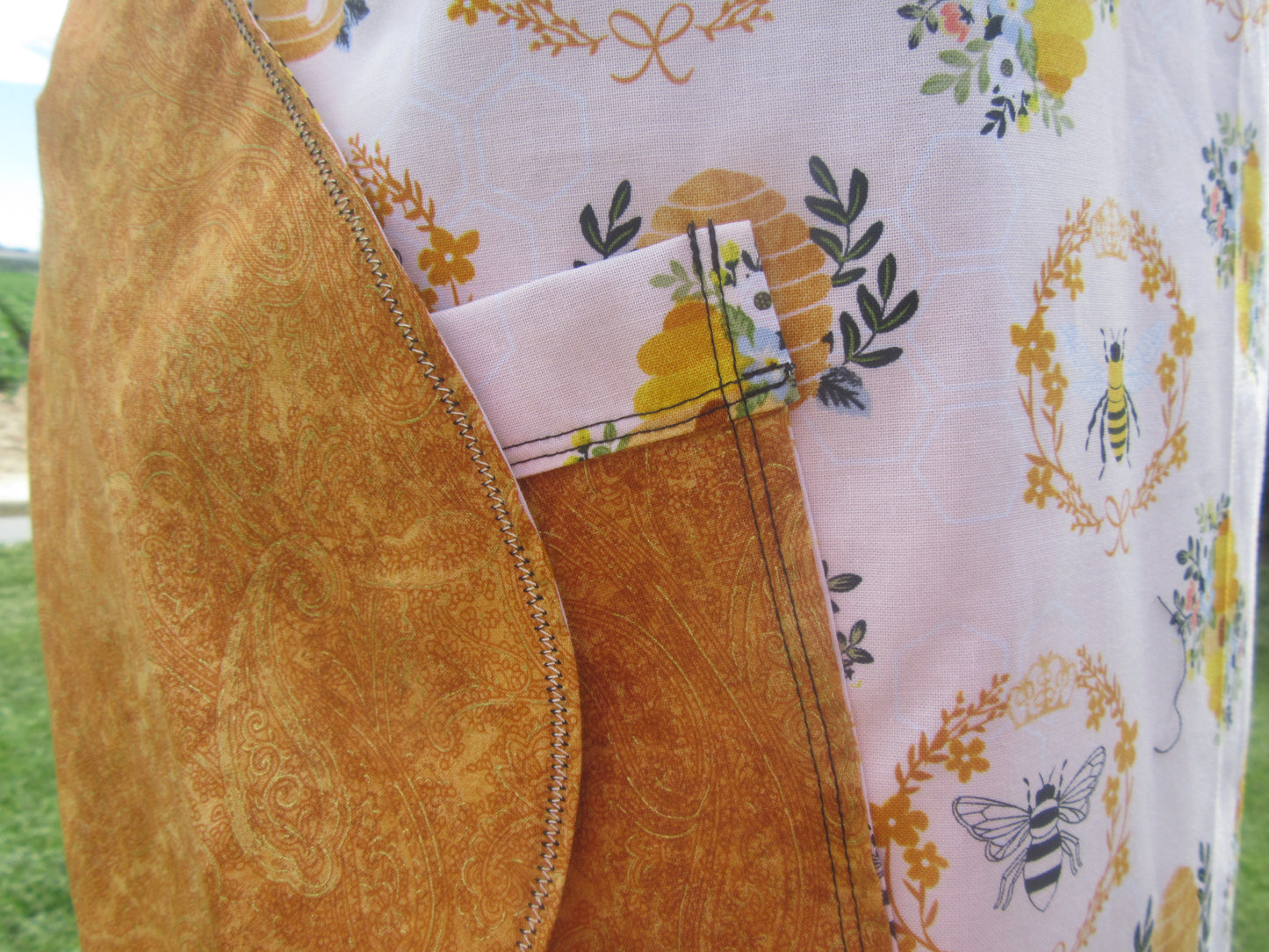 Honey Bee Japanese Crossback Style Apron